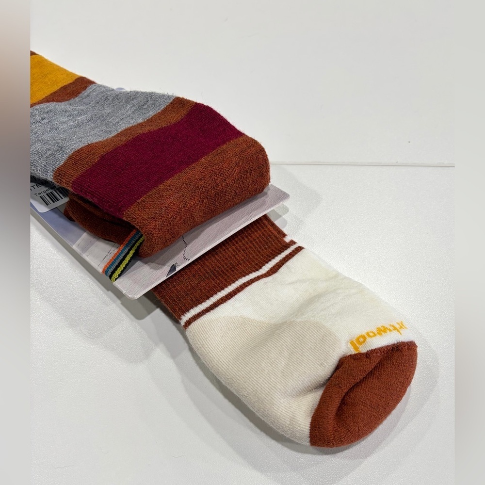 SmartWool Women's XL Targeted Cushion Snowboard Socks Merino Wool Red Yellow NWT - Picture 4 of 8